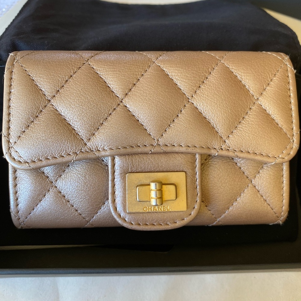 Chanel reissue card holder o case